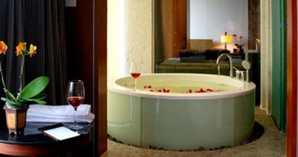 Фото Baiyun Lakeside Hotel