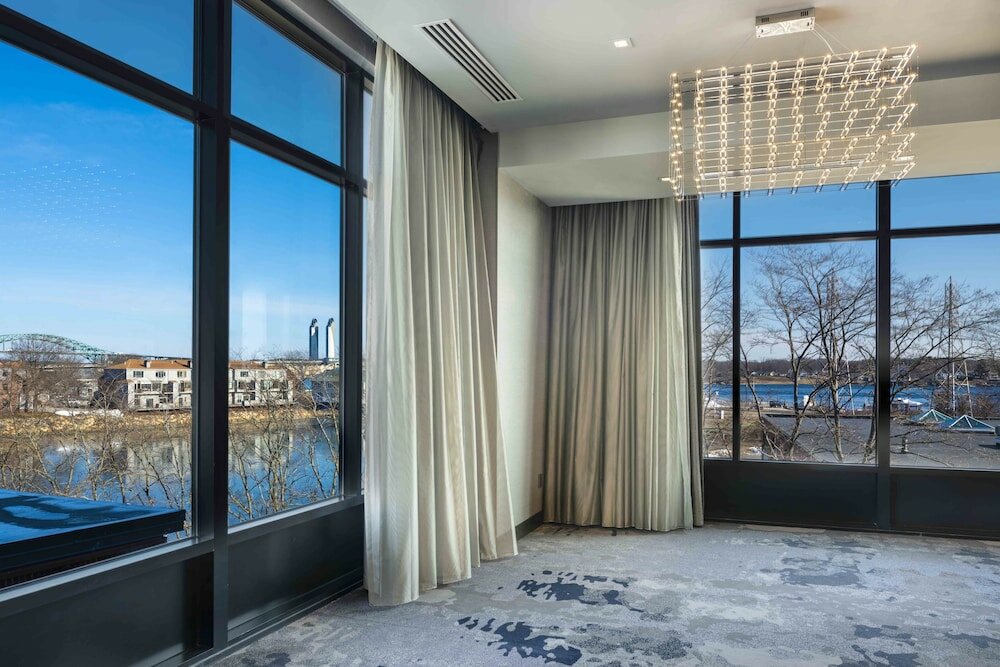 Фото Ac Hotel by Marriott Portsmouth