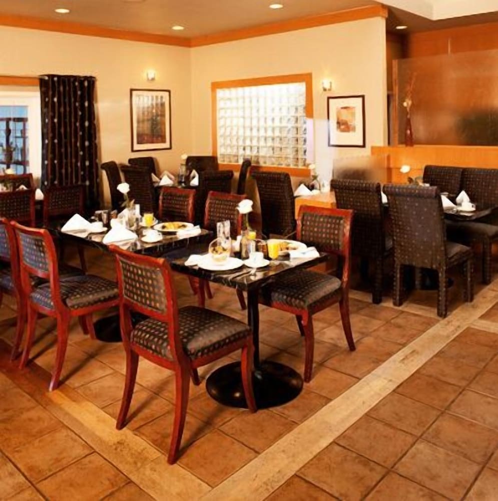 Фото Executive Hotel Vancouver Airport