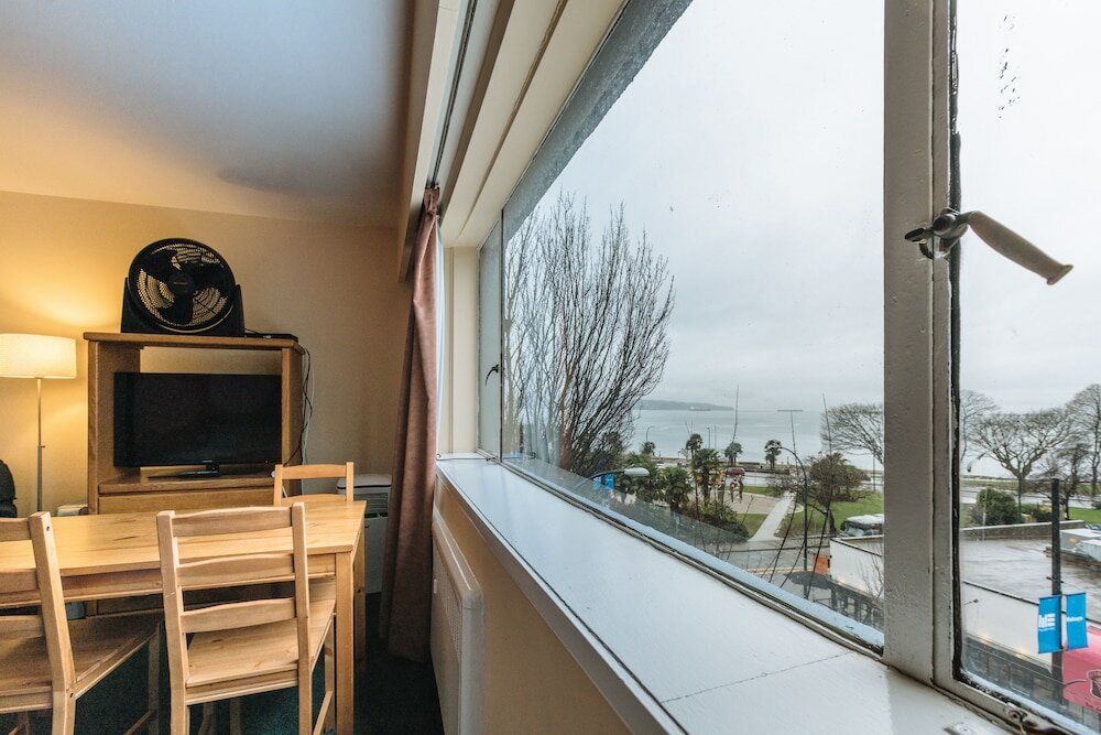 Фото English Bay Hotel