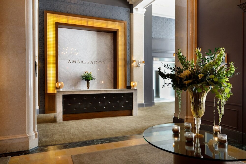 Фото Ambassador Hotel Kansas City, Autograph Collection