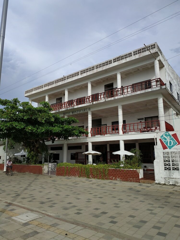 Фото отеля 1