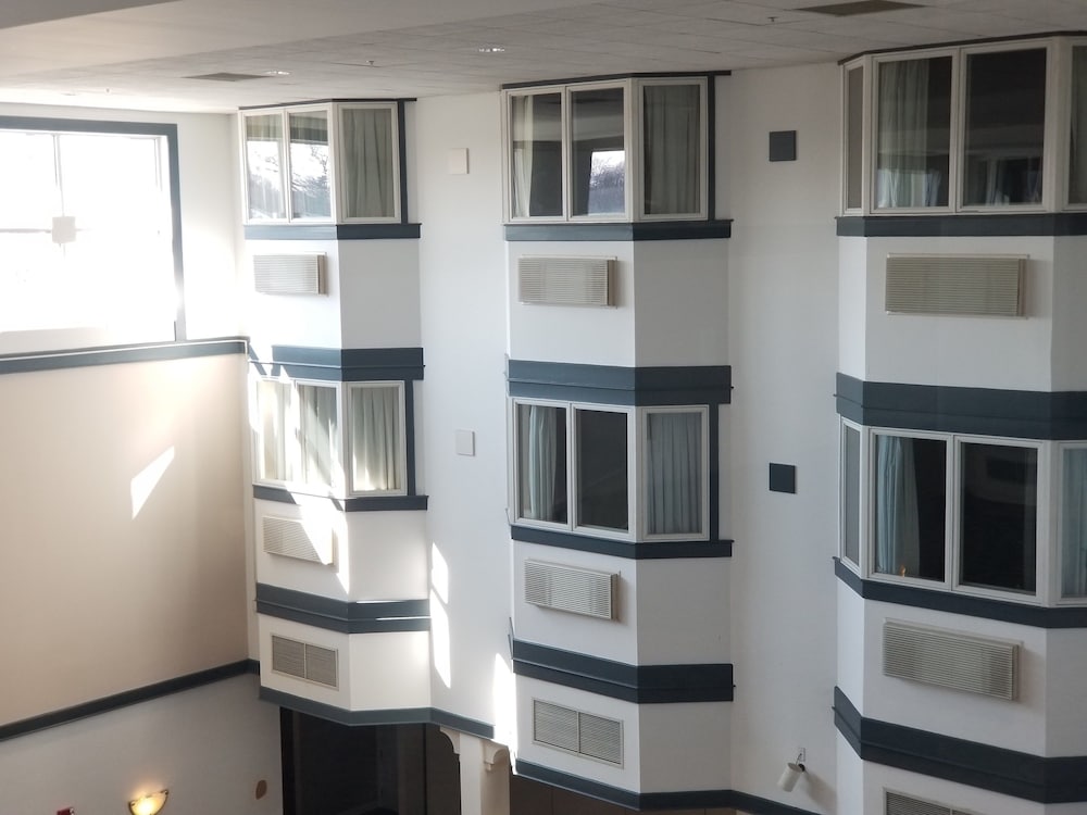 Фото Comstock Inn and Conference Center