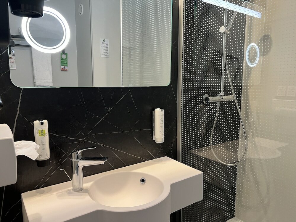 Фото Logis Hotel Restaurant des Acacias Lille Tourcoing