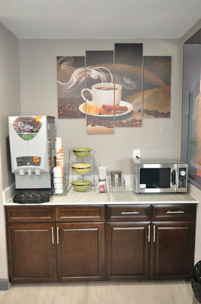 Фото Quality Inn & Suites Plano East - Richardson