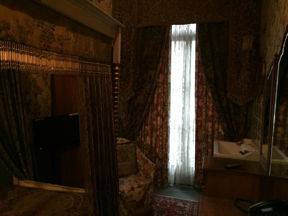 Фото The Pavilion Hotel