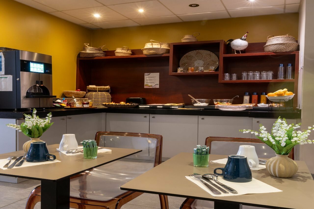 Фото Accueil Hôtel Paris Pigalle Montmartre