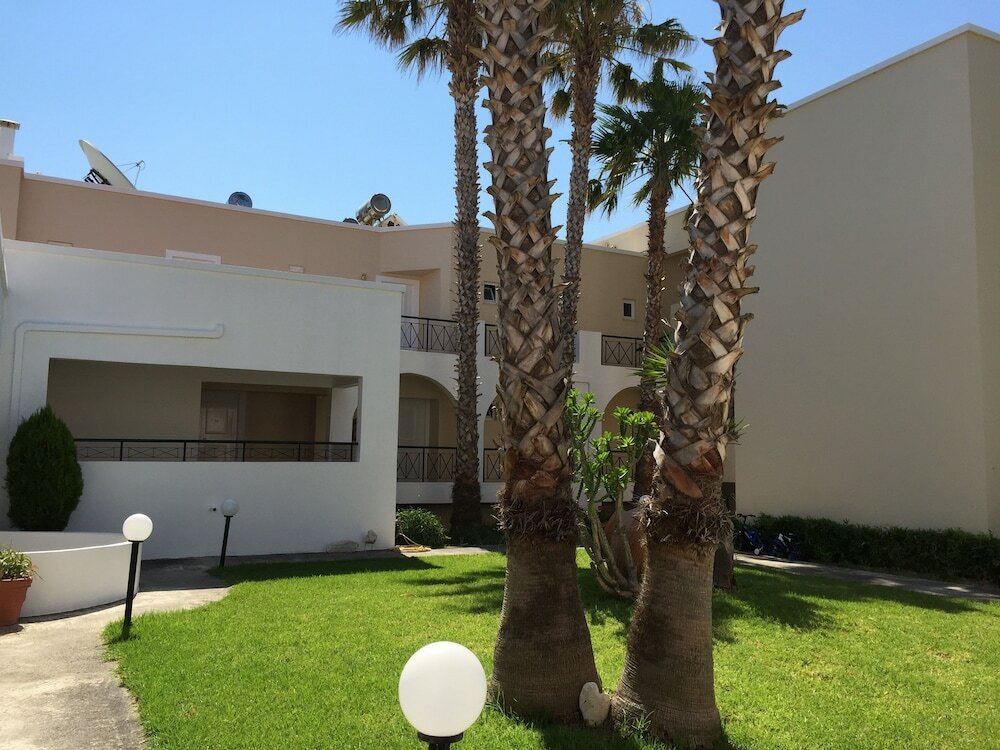 Фото Andromeda Hotel Apartments