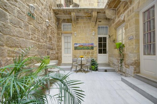 Гостиница Tritoni harbour suites в Валлетте