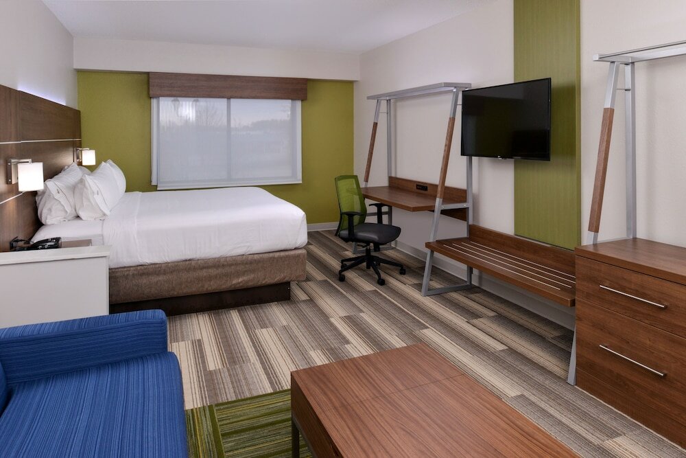 Фото Holiday Inn Express & Suites Raleigh Ne - Medical Ctr Area, an Ihg Hotel