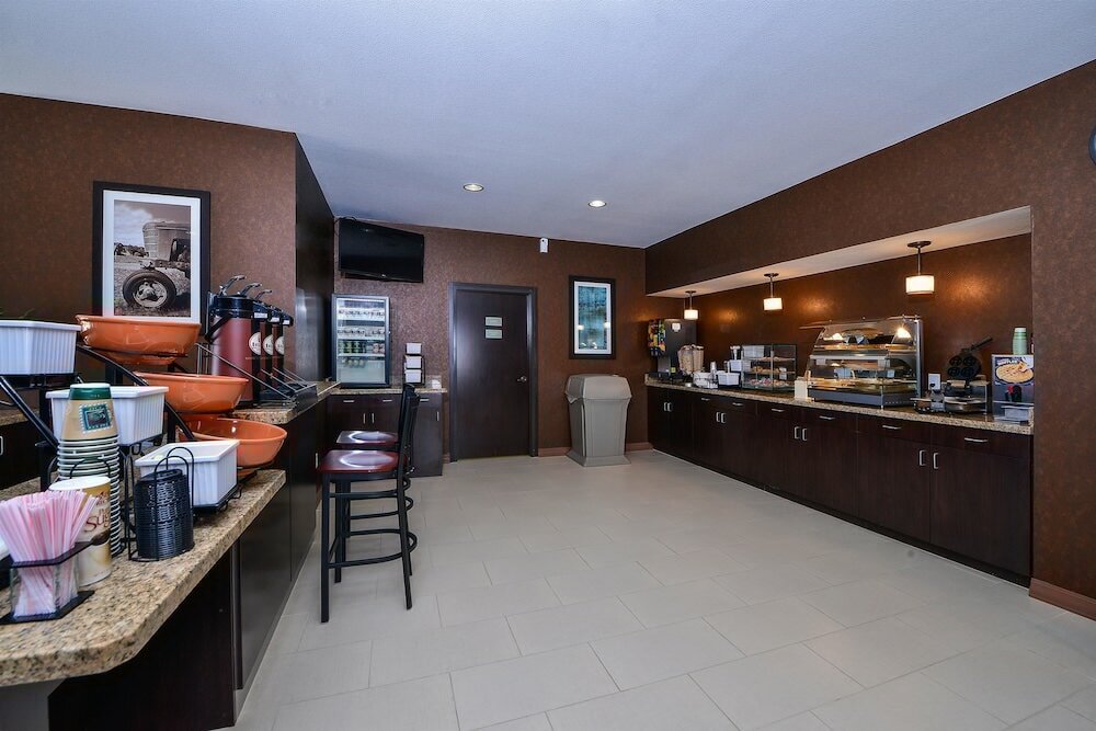 Фото Americas Best Value Inn & Suites Cuero