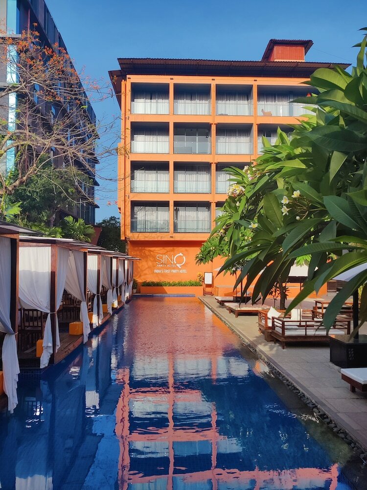 Фото SinQ Party Hotel