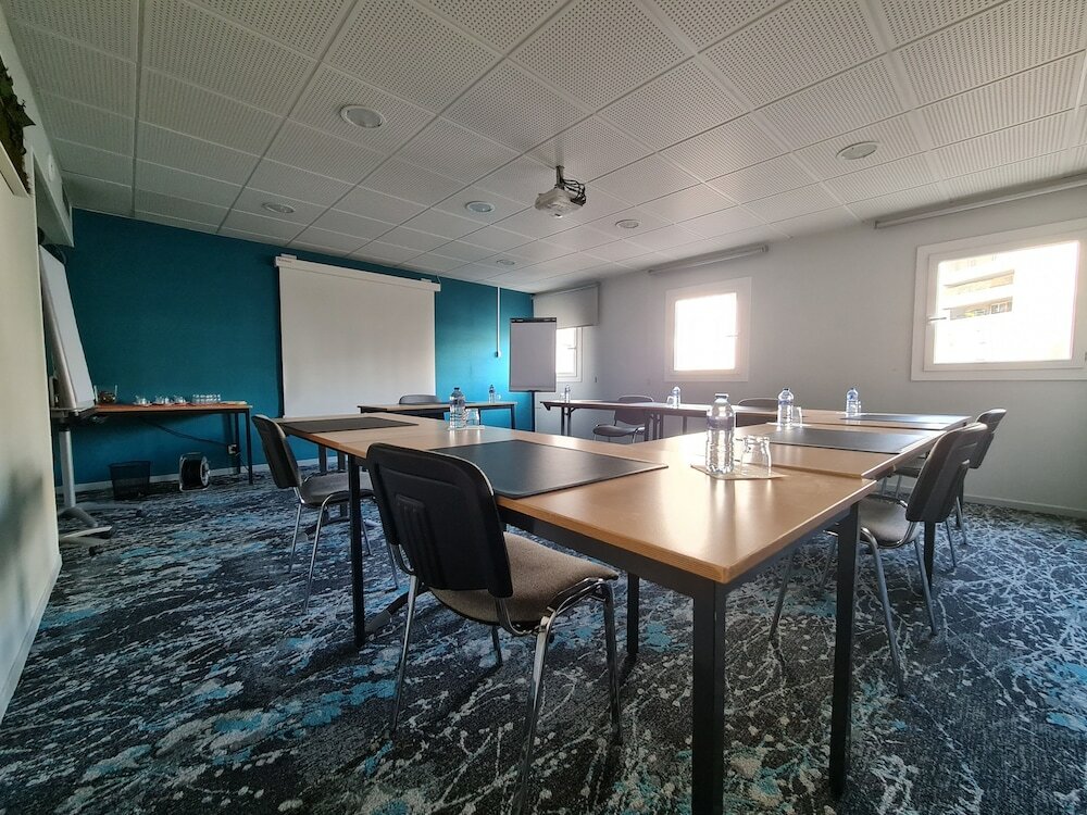 Фото Hotel Kyriad Marseille Palais Des Congres - Vélodrome