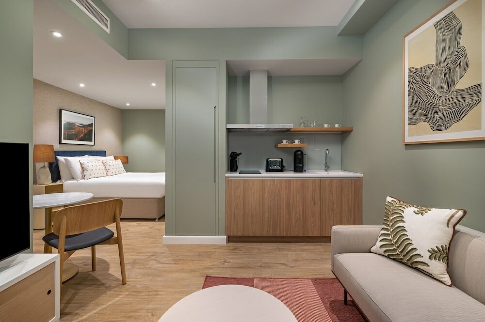 Фото The Lincoln Suites