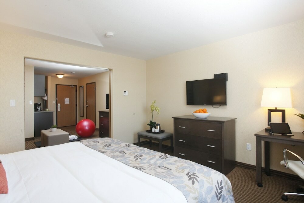 Фото Pomeroy Inn & Suites at Olds