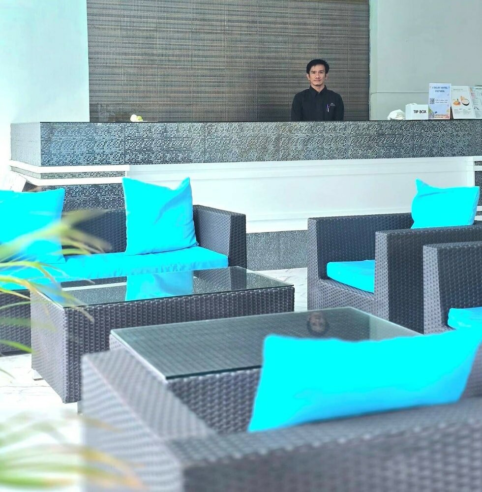 Фото RedDoorz I Talay Resort