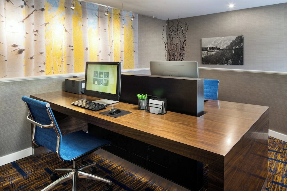 Фото Courtyard by Marriott Denver Central Park