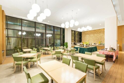 Гостиница Holiday Inn Express Haikou West Coast, an Ihg Hotel в Хайкоу