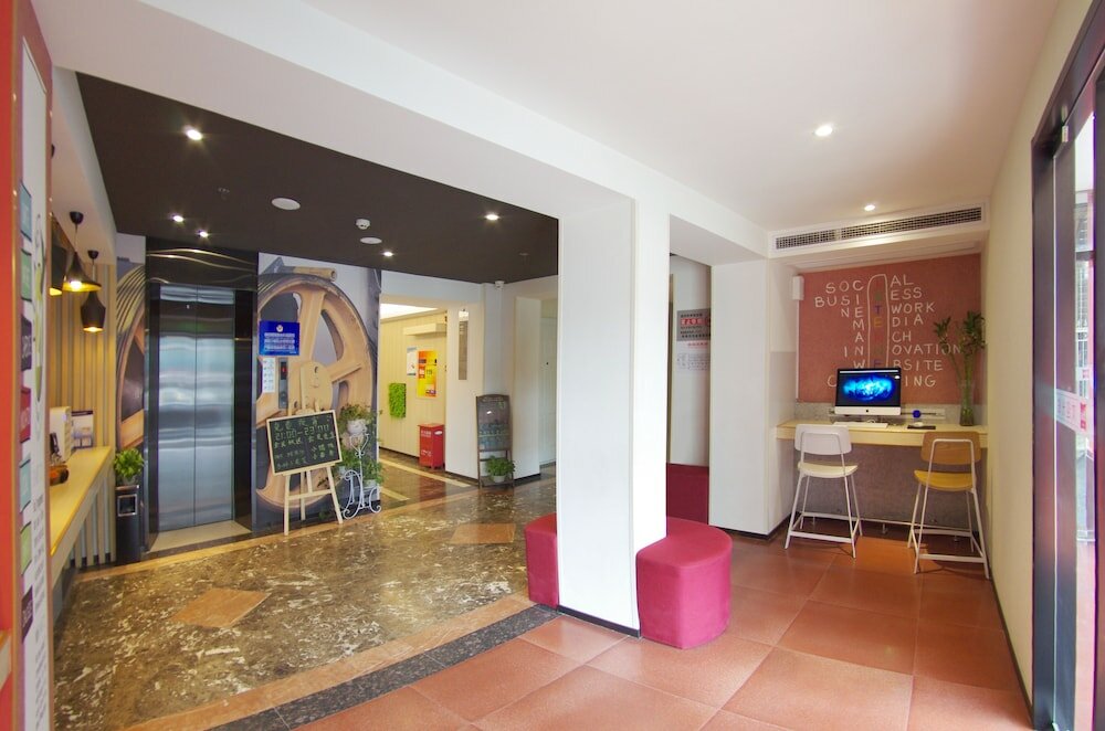 Фото Ibis Beijing Tiantandongmen Metro Station Hotel