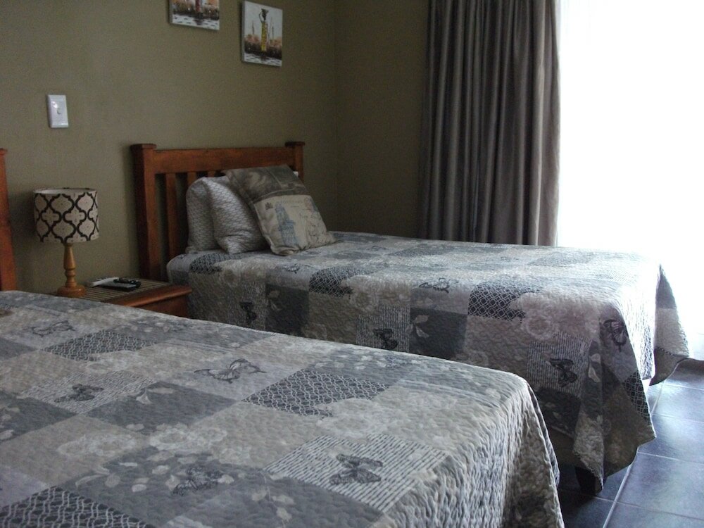 Фото Meerkat Manor