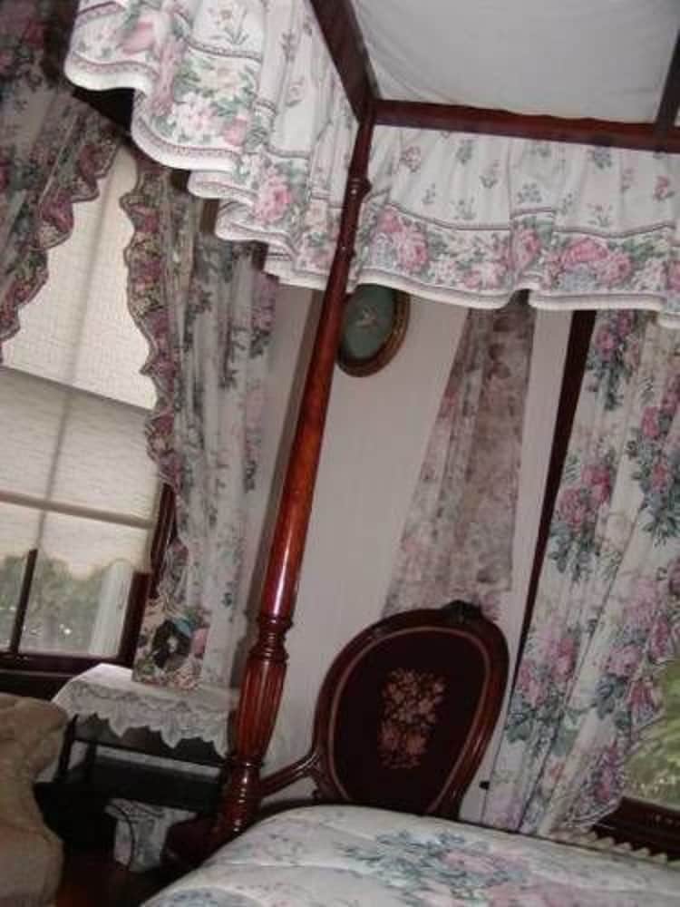 Фото The Inn on the Horse Farm