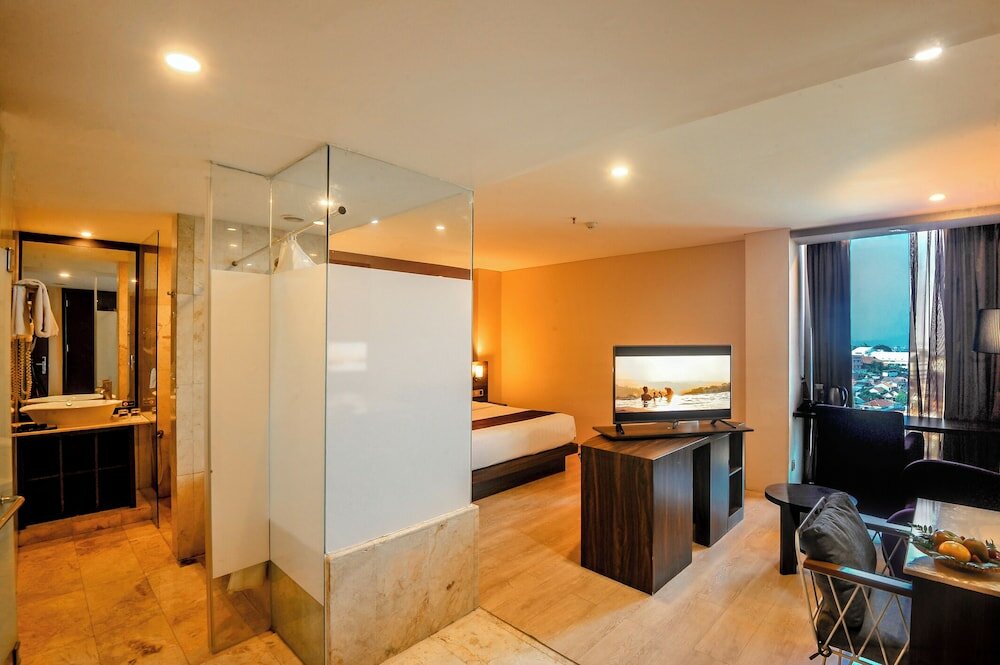 Фото Grand Edge Hotel Semarang