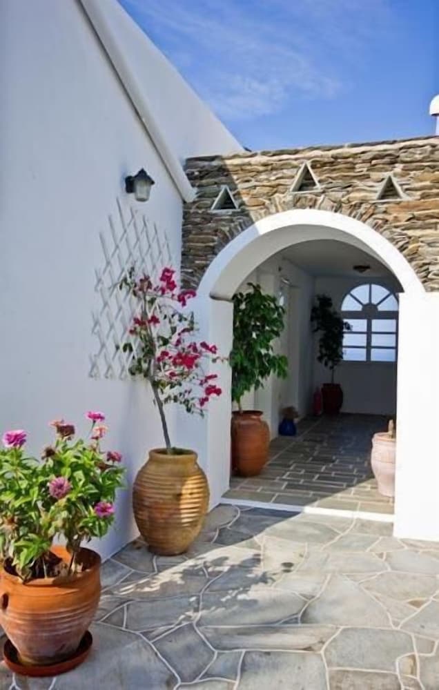 Фото Rooms & Apartments Archontou