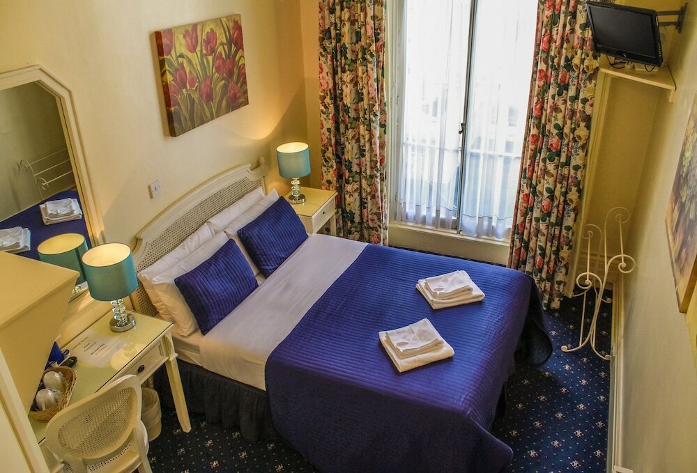 Фото Blades Hotel