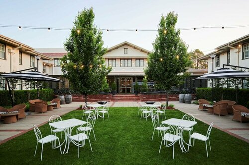 Внешний вид отеля Hotel Kurrajong Canberra в Южном Канберре, фото 5