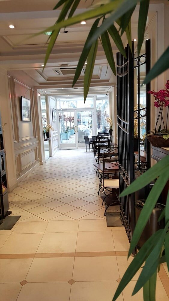 Фото Unic Renoir Saint-Germain