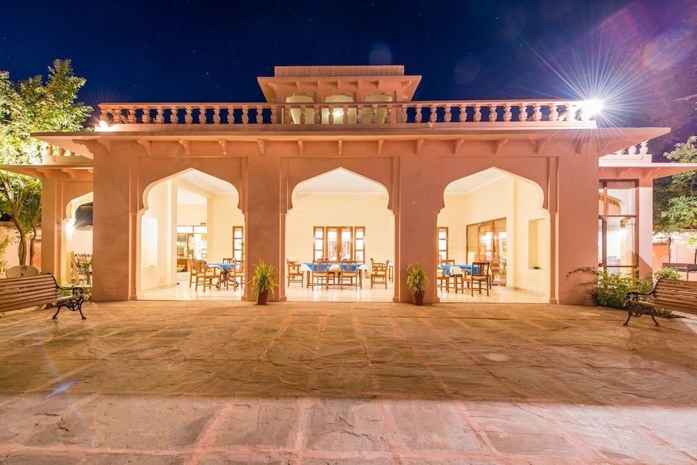 Фото Hotel Dev Vilas