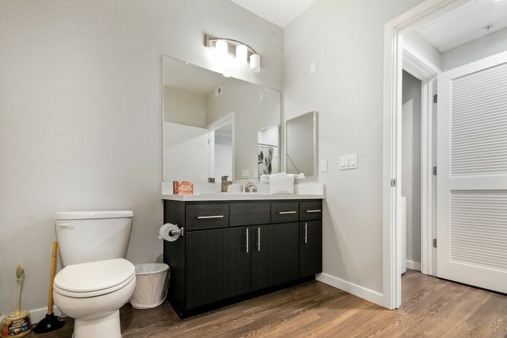 Фото Bluebird Suites near Facebook Hq