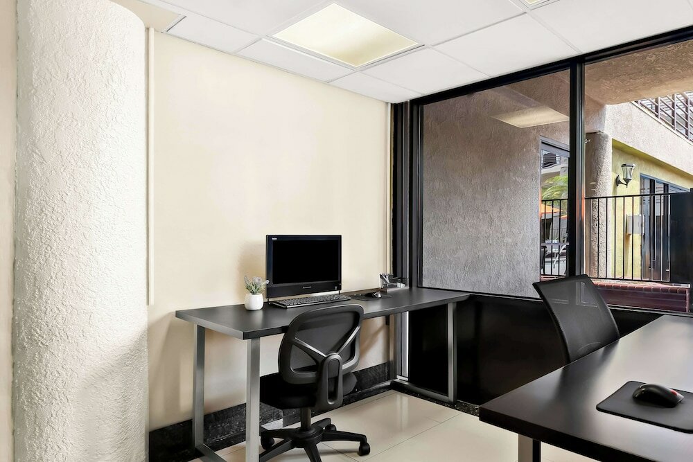 Фото Best Western Plus Irvine Spectrum Hotel