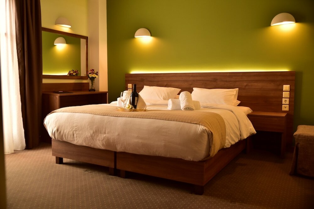 Фото Mont Helmos Hotel