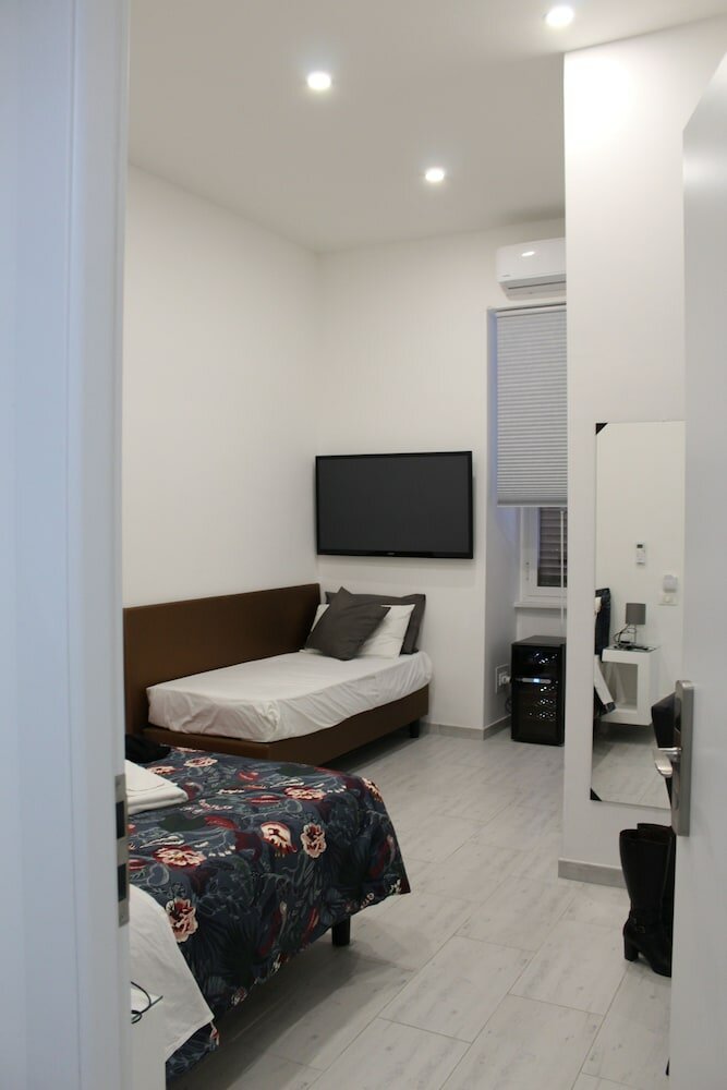 Фото Empire Suites