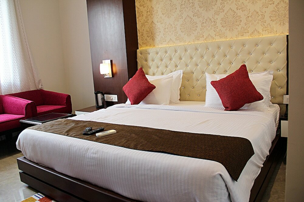 Фото Hotel Taj Heights