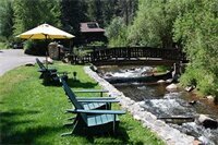 Внешний вид отеля Highland Haven Creekside Inn в Эвергрине, фото 3