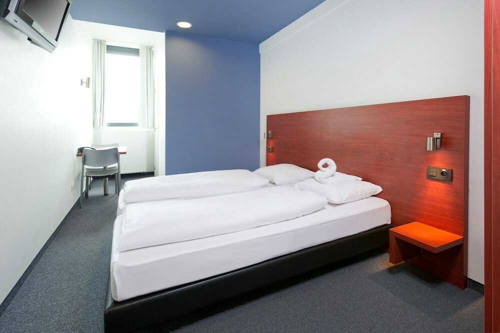 Фото Century Hotel Antwerpen