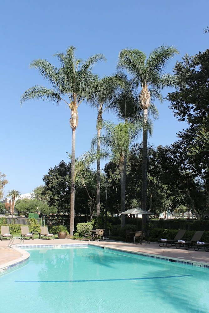 Фото Sheraton Fairplex Hotel & Conference Center