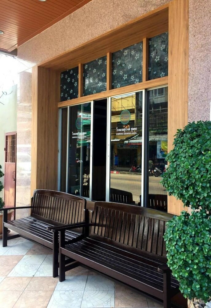 Фото Suriwong Chumphon Hotel