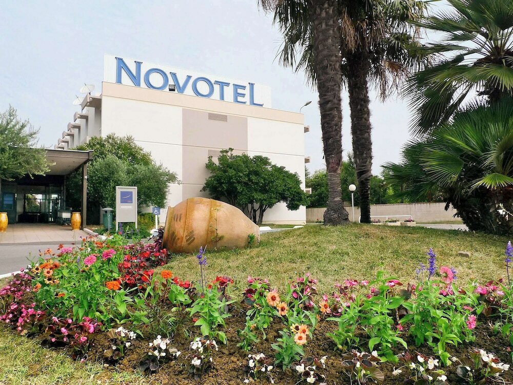Фото Novotel Narbonne Sud