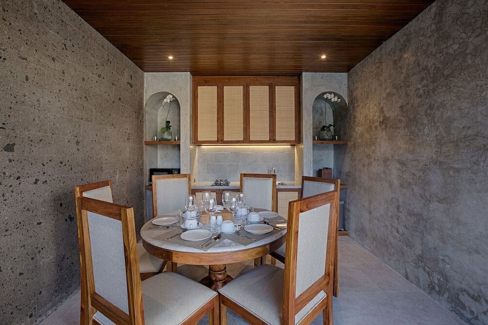 Фото Taman Dharmawangsa Suites