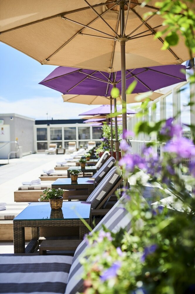 Фото Warwick Denver