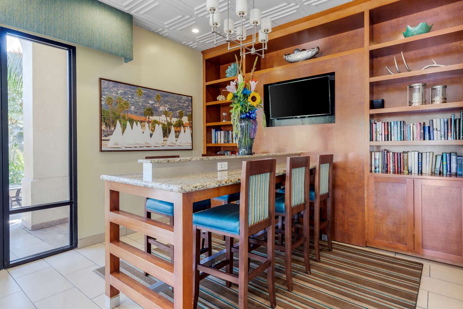 Фото Best Western Plus South Coast Inn