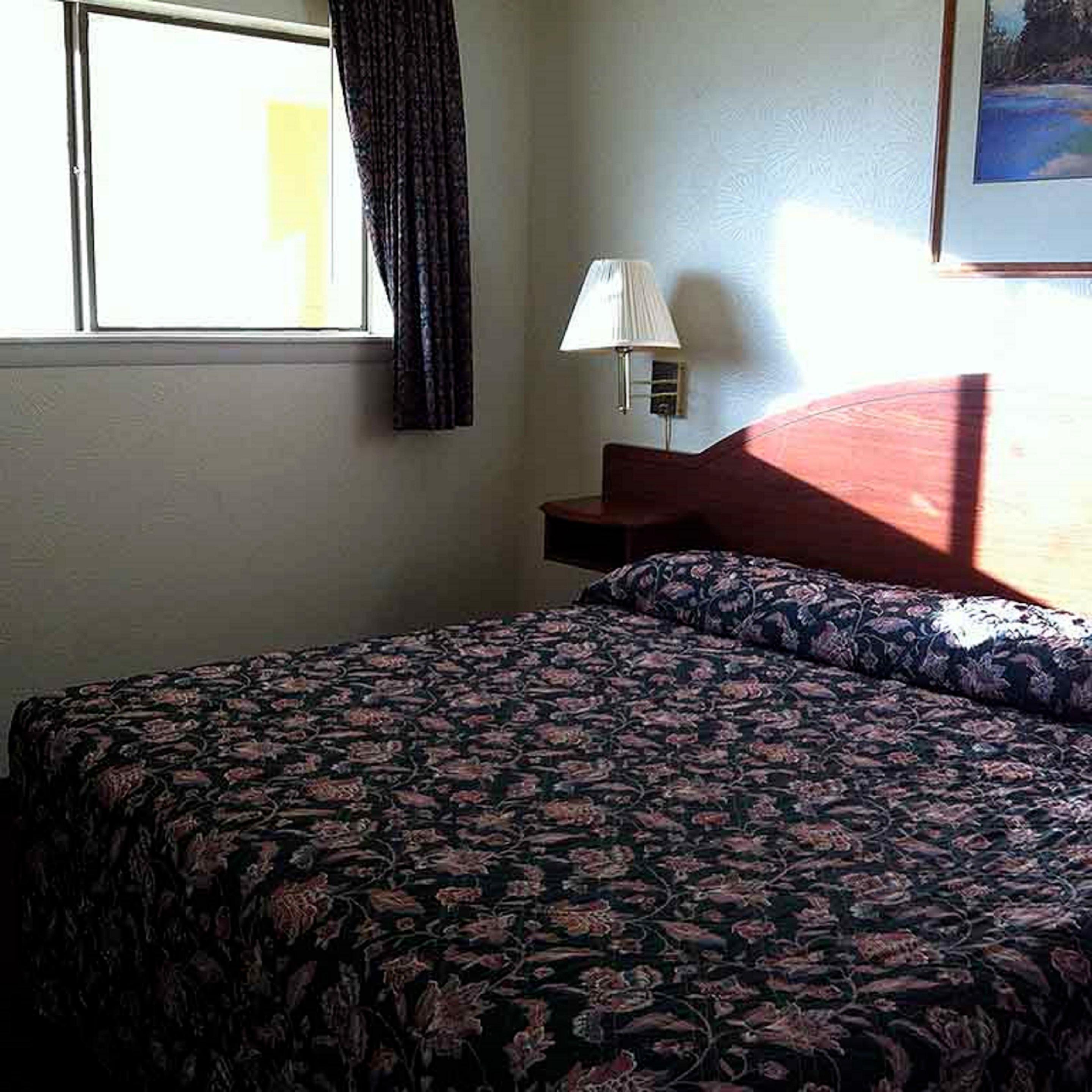 Фото Oaktree Inn and Suites