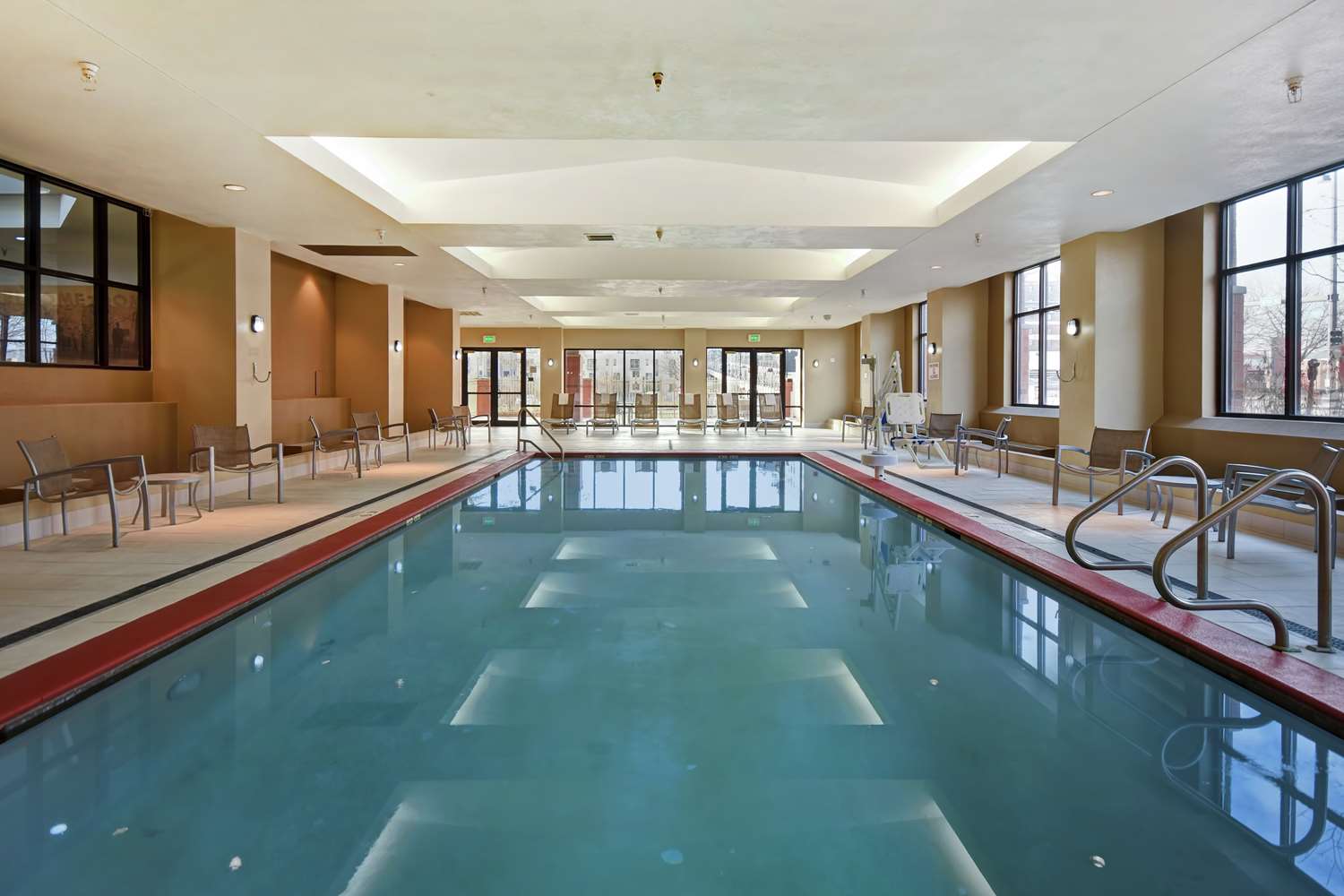 Фото Embassy Suites Omaha - Downtown/Old Market