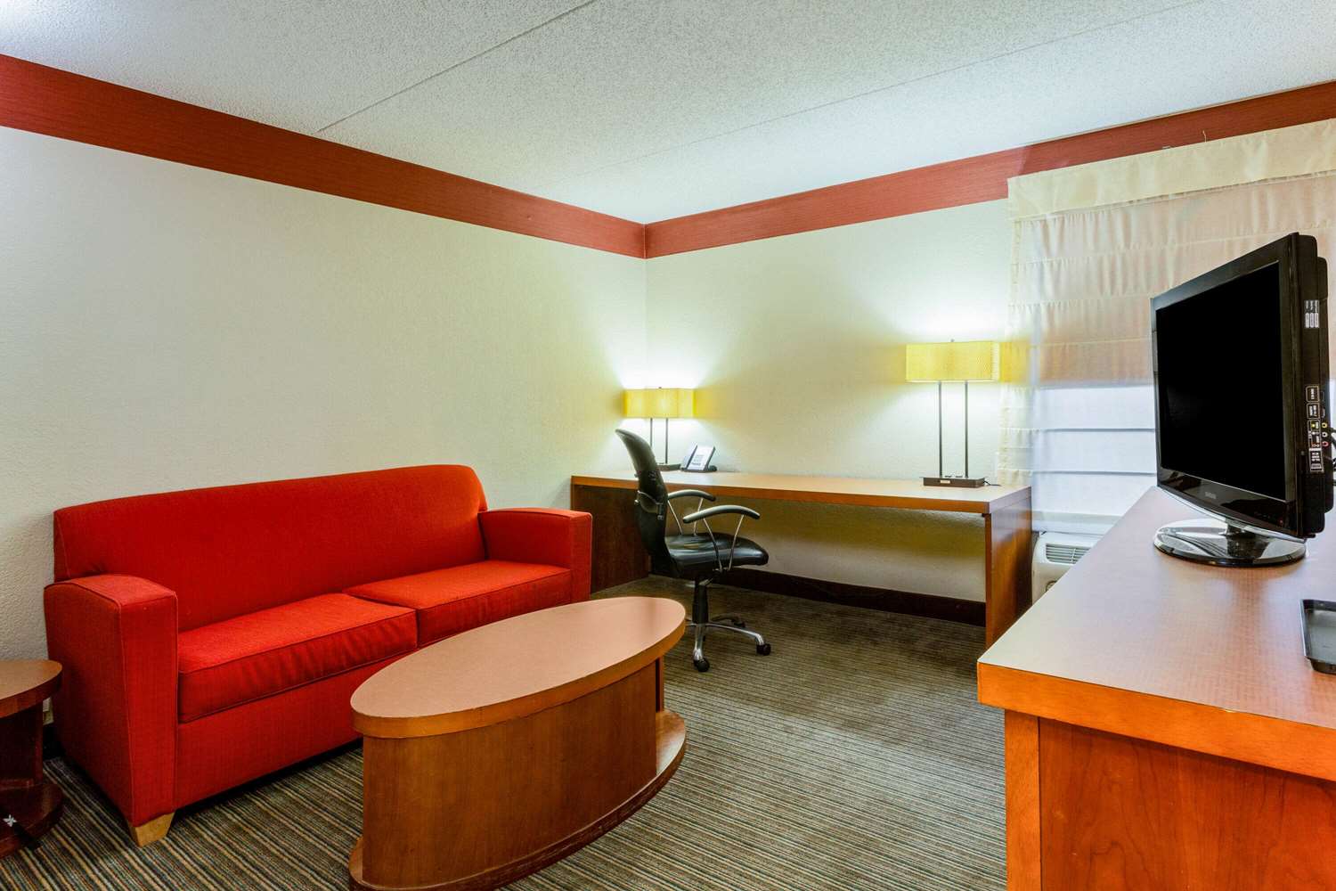 Фото La Quinta Inn & Suites by Wyndham Charlotte Airport North