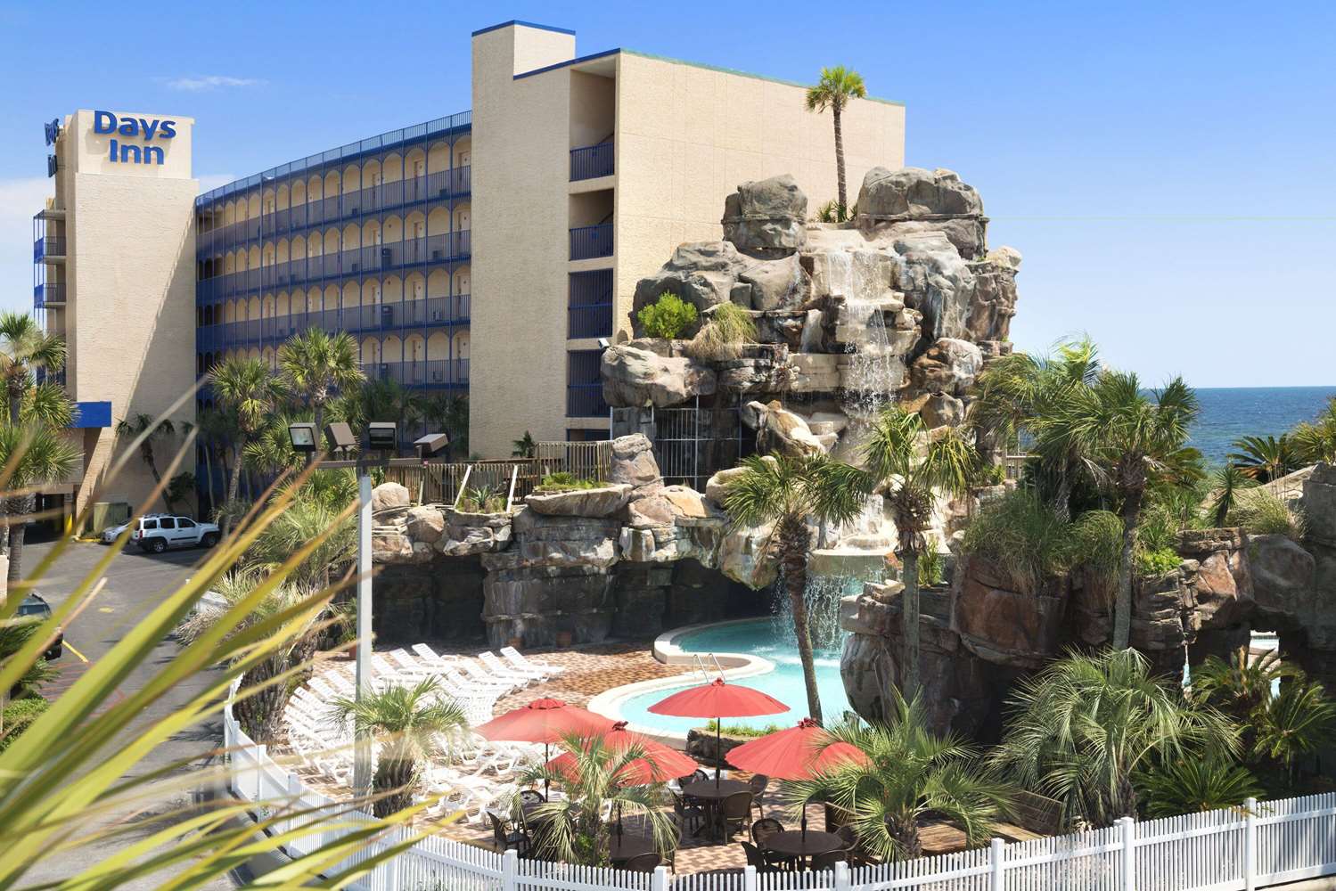 Фото Days Inn by Wyndham Panama City Beach/Ocean Front