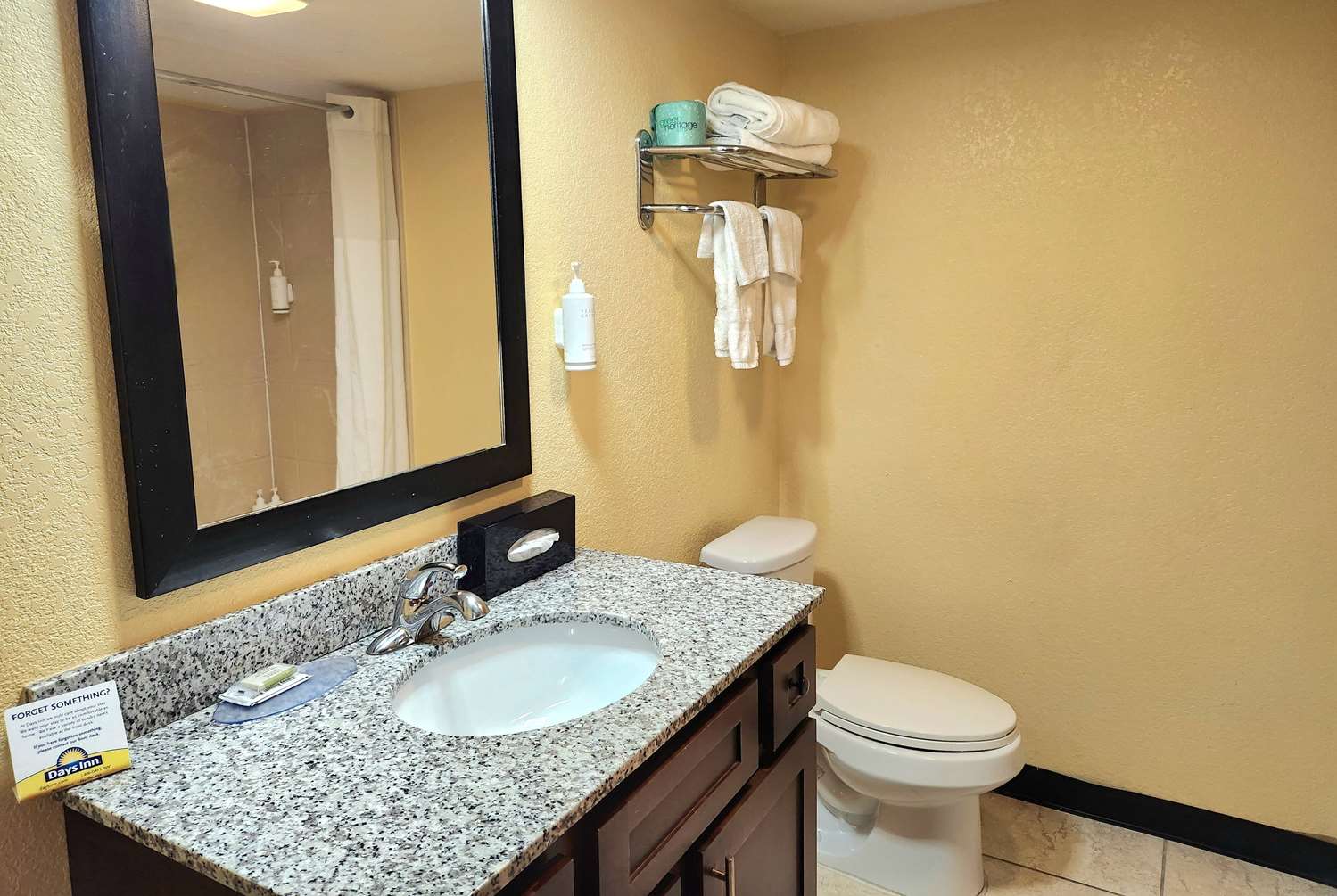 Фото Days Inn by Wyndham New Orleans Pontchartrain