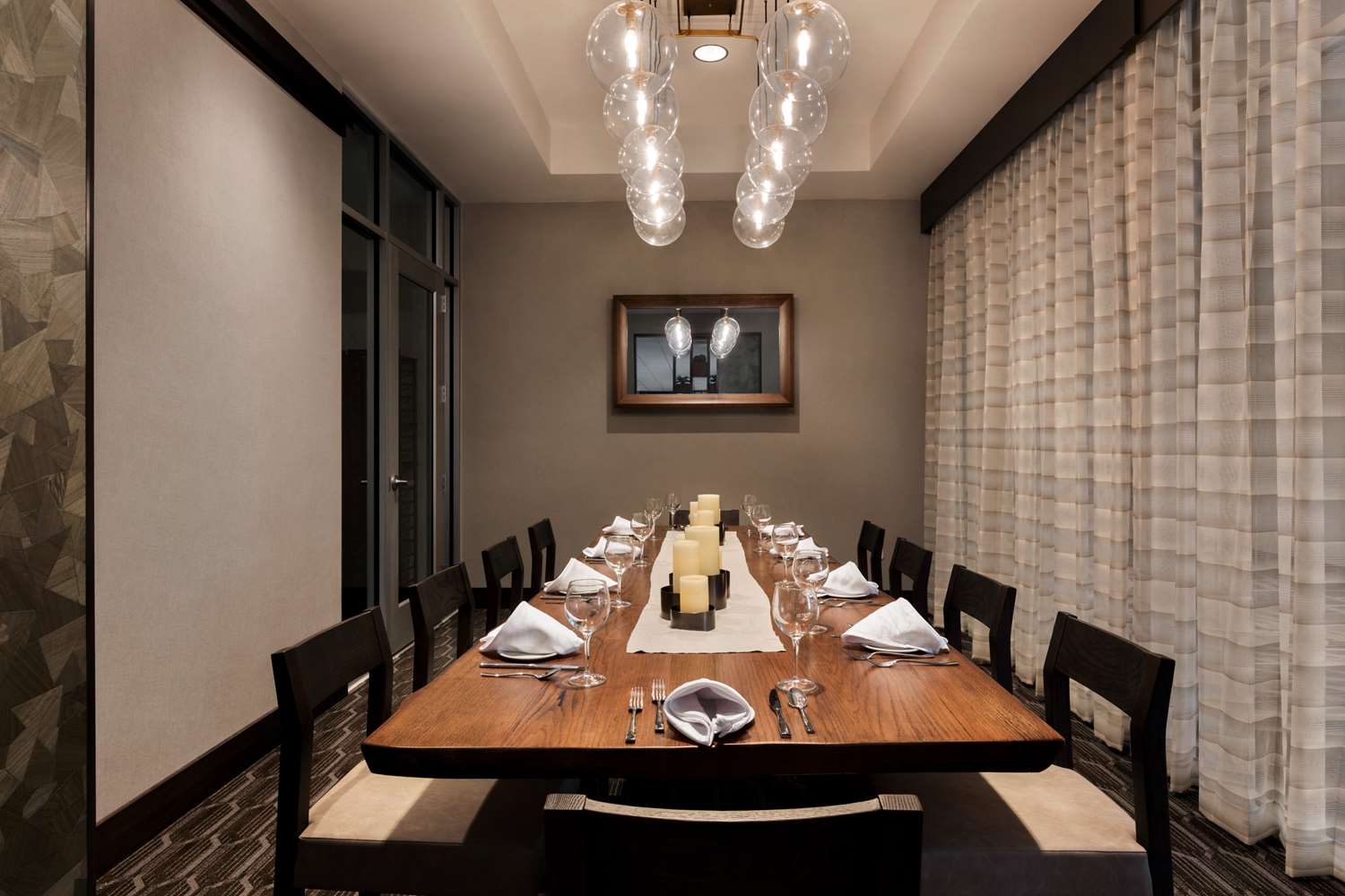 Фото Embassy Suites by Hilton San Antonio Landmark